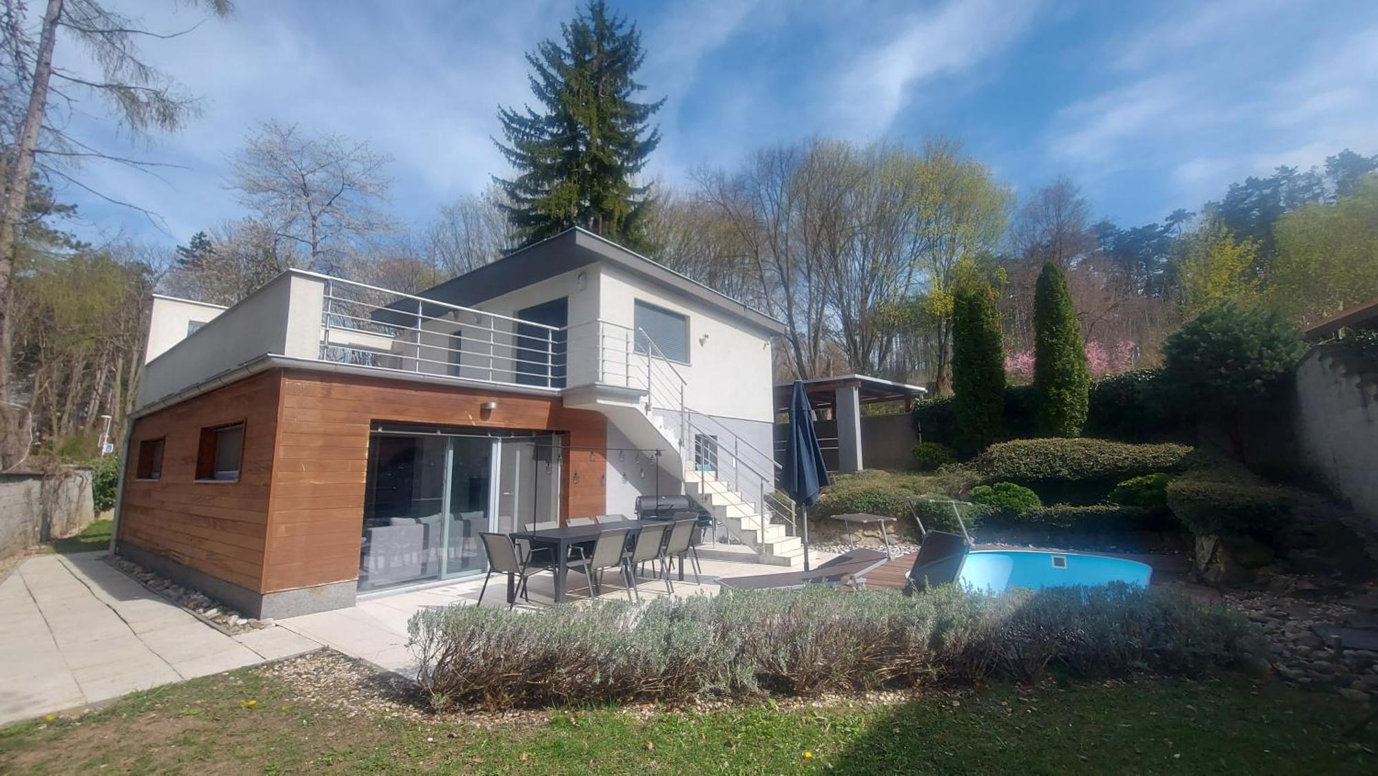 Villa Dom Na Cervenej Vezi Banka Exterior foto