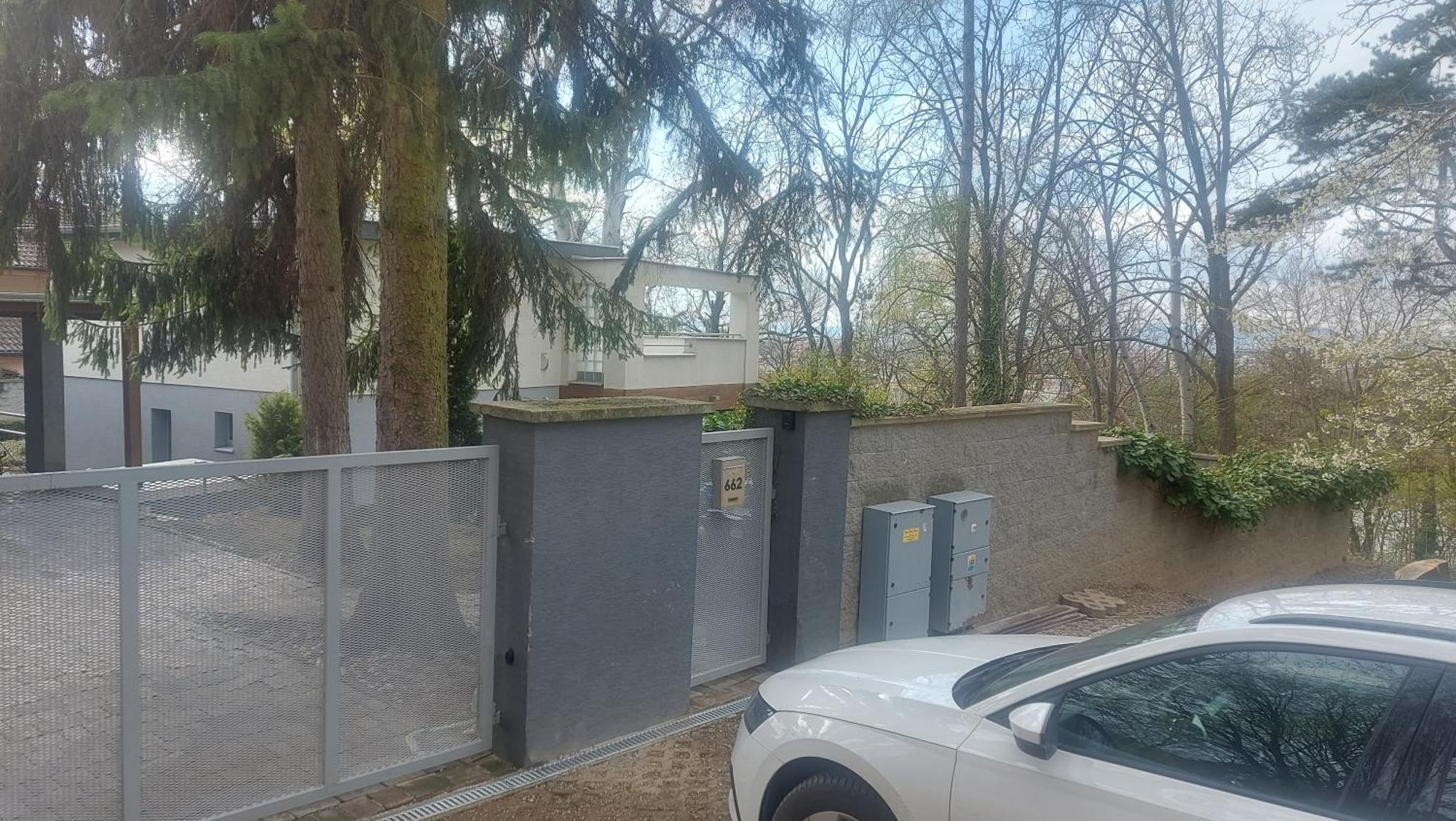 Villa Dom Na Cervenej Vezi Banka Exterior foto