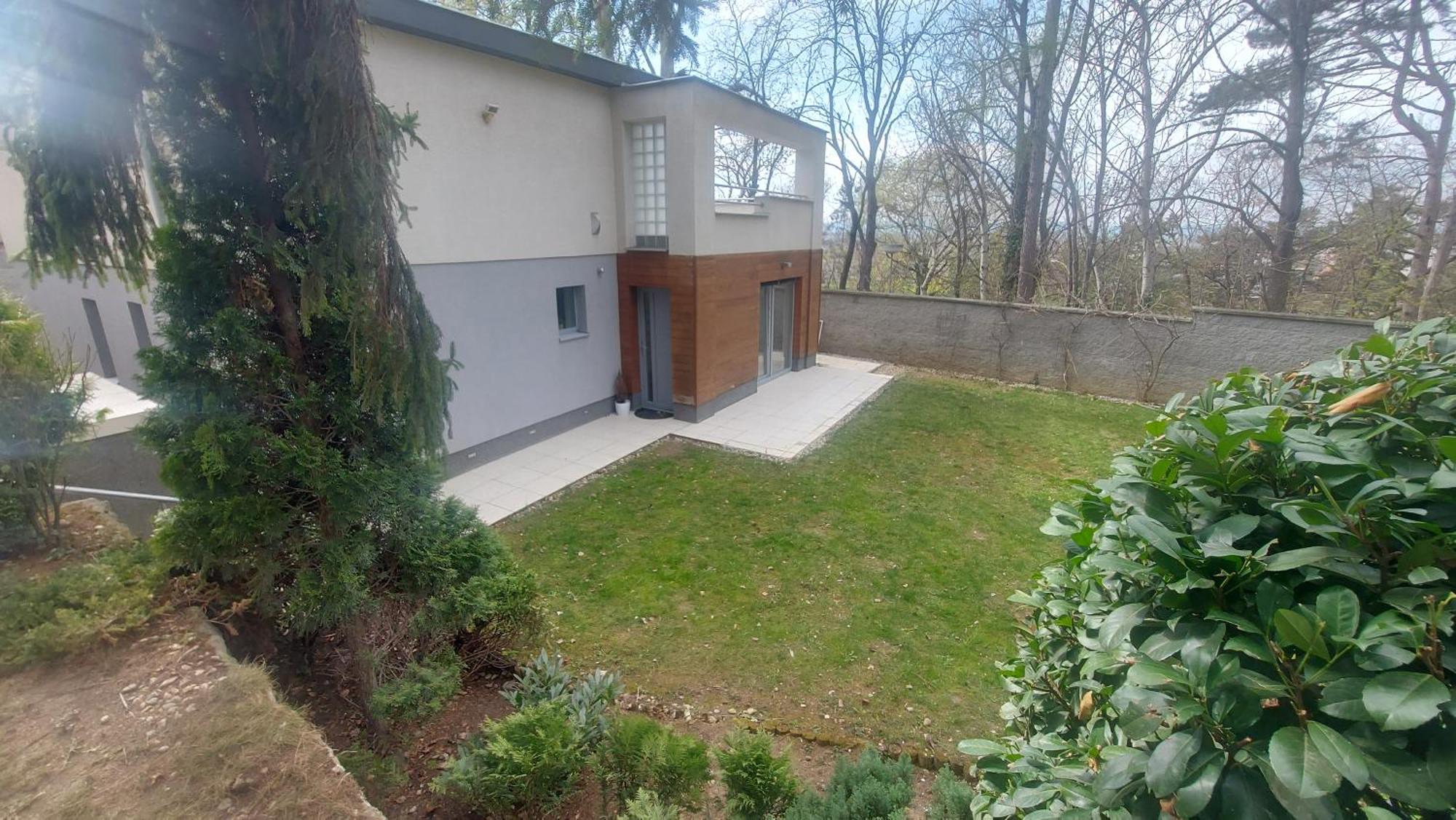 Villa Dom Na Cervenej Vezi Banka Exterior foto