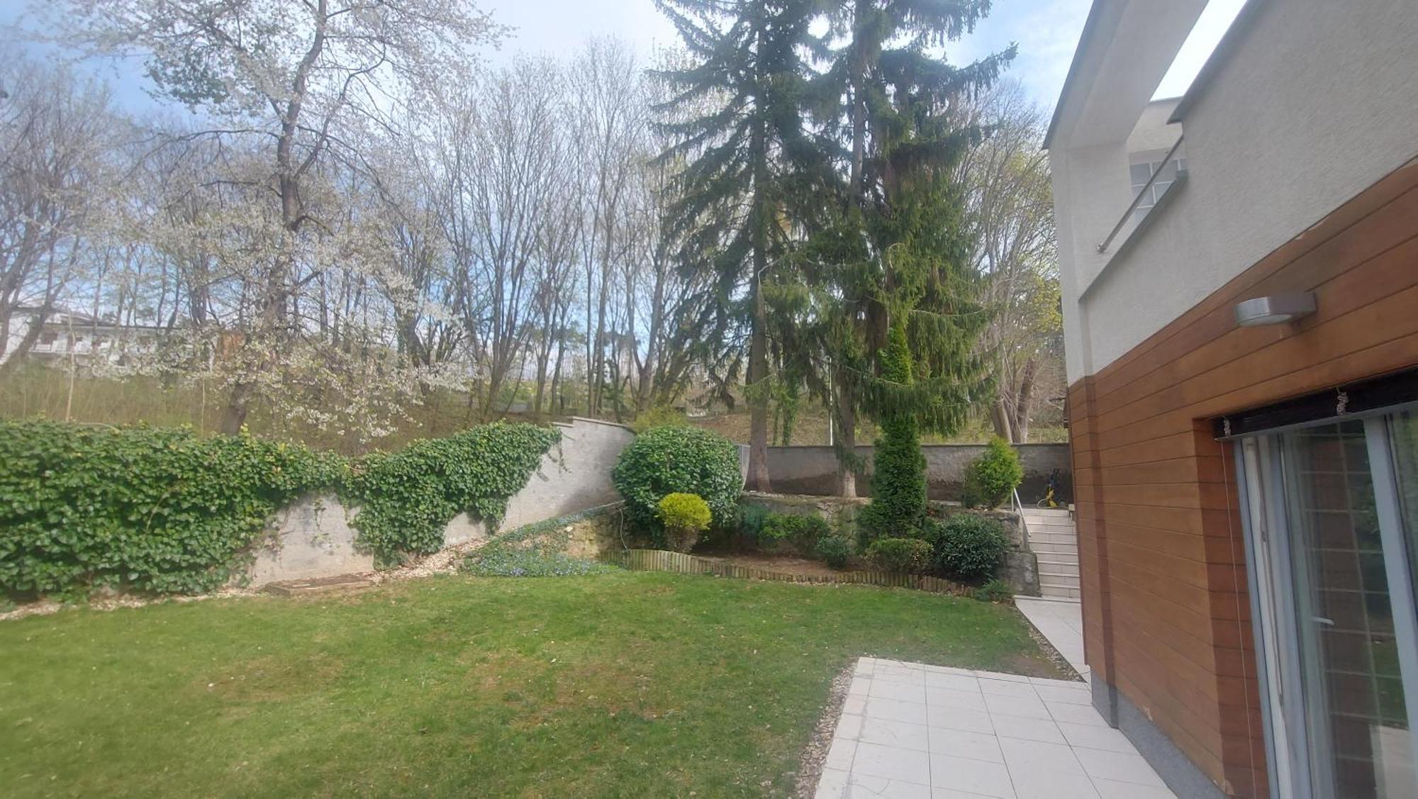 Villa Dom Na Cervenej Vezi Banka Exterior foto